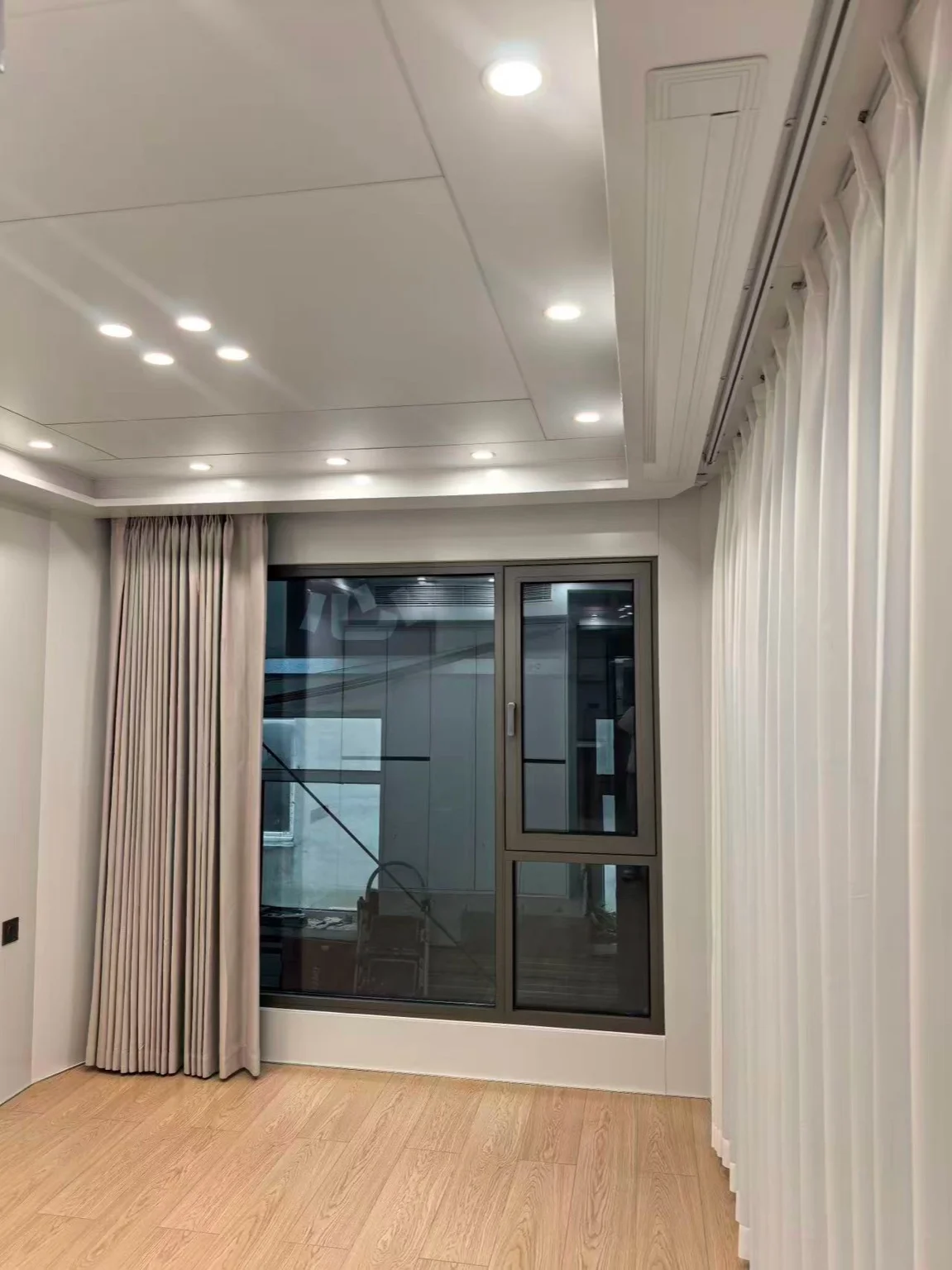 Интерьер капсульного дома Golden Bridge — санузел